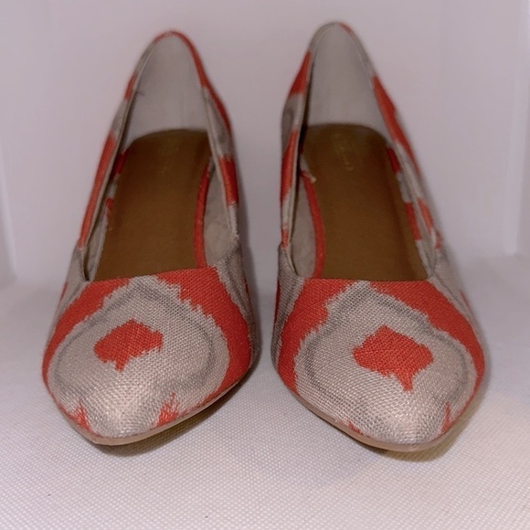 Anthropologie Seychelles Delightful Orange and Grey Ikat Print Heels Size 7- NWT - Picture 2 of 11